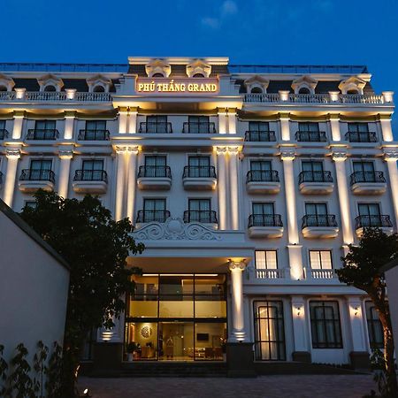 Phu Thang Grand Hotel Duc Hoa Bagian luar foto