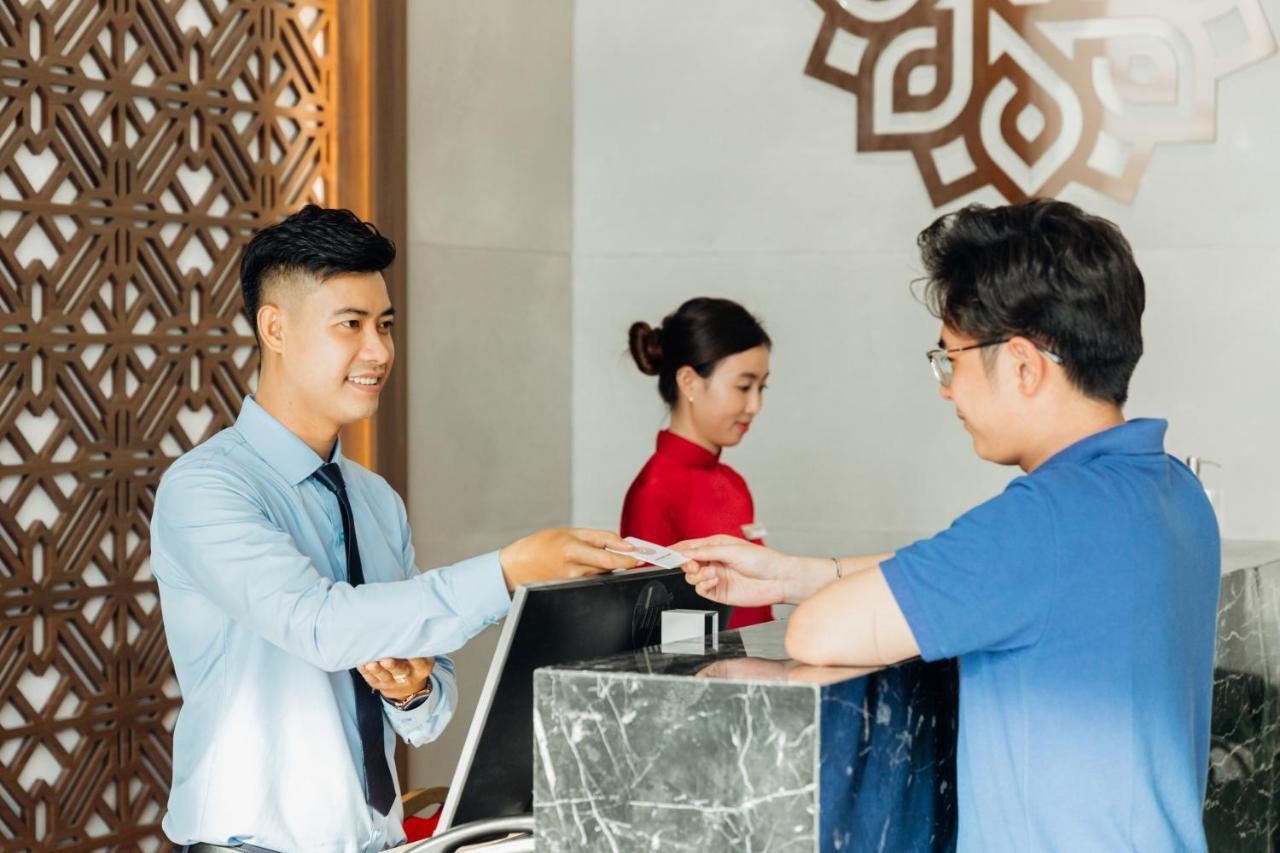 Phu Thang Grand Hotel Duc Hoa Bagian luar foto