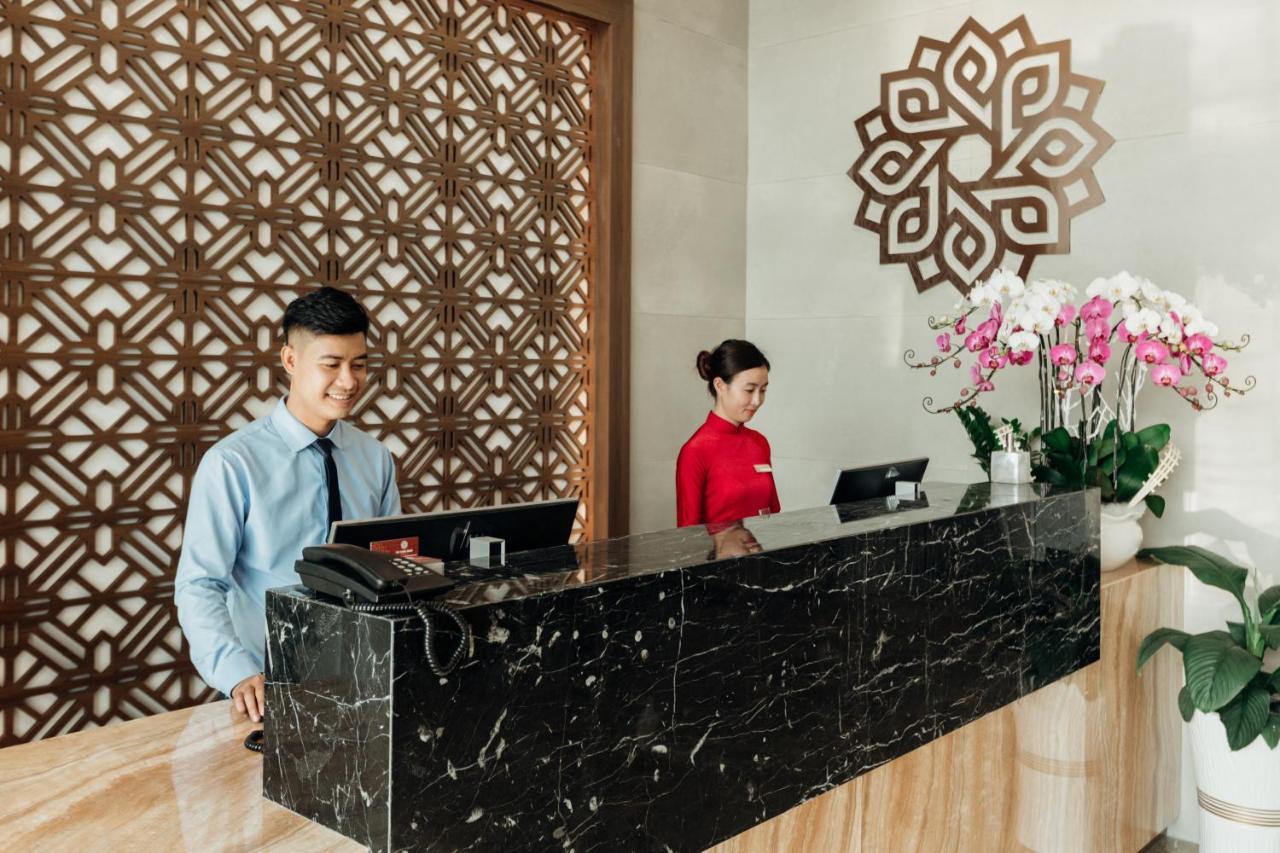 Phu Thang Grand Hotel Duc Hoa Bagian luar foto