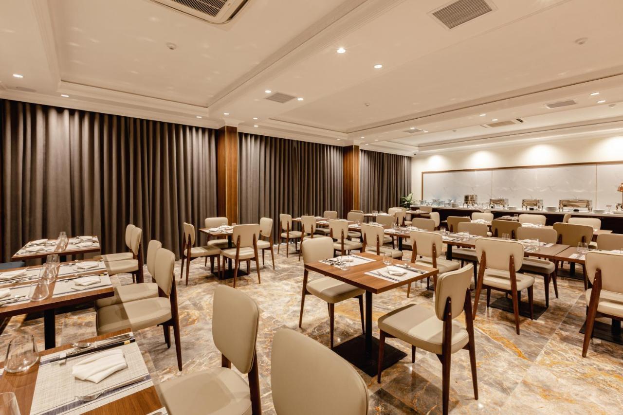 Phu Thang Grand Hotel Duc Hoa Bagian luar foto