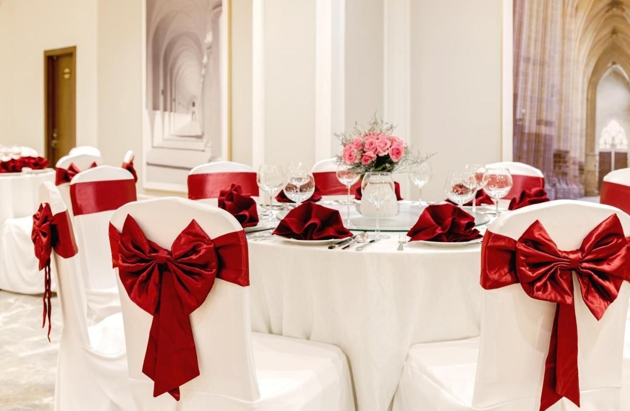 Phu Thang Grand Hotel Duc Hoa Bagian luar foto