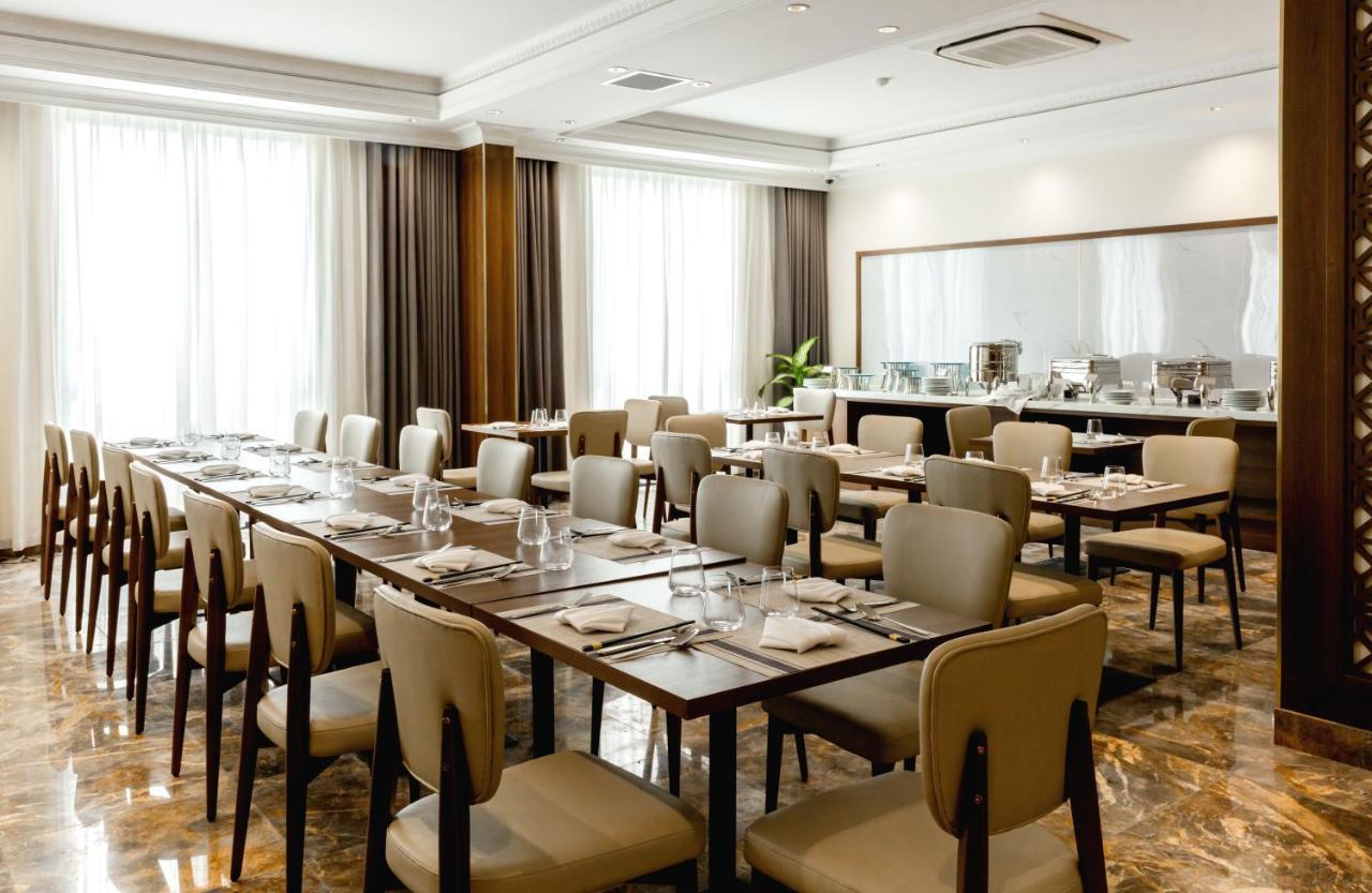 Phu Thang Grand Hotel Duc Hoa Bagian luar foto