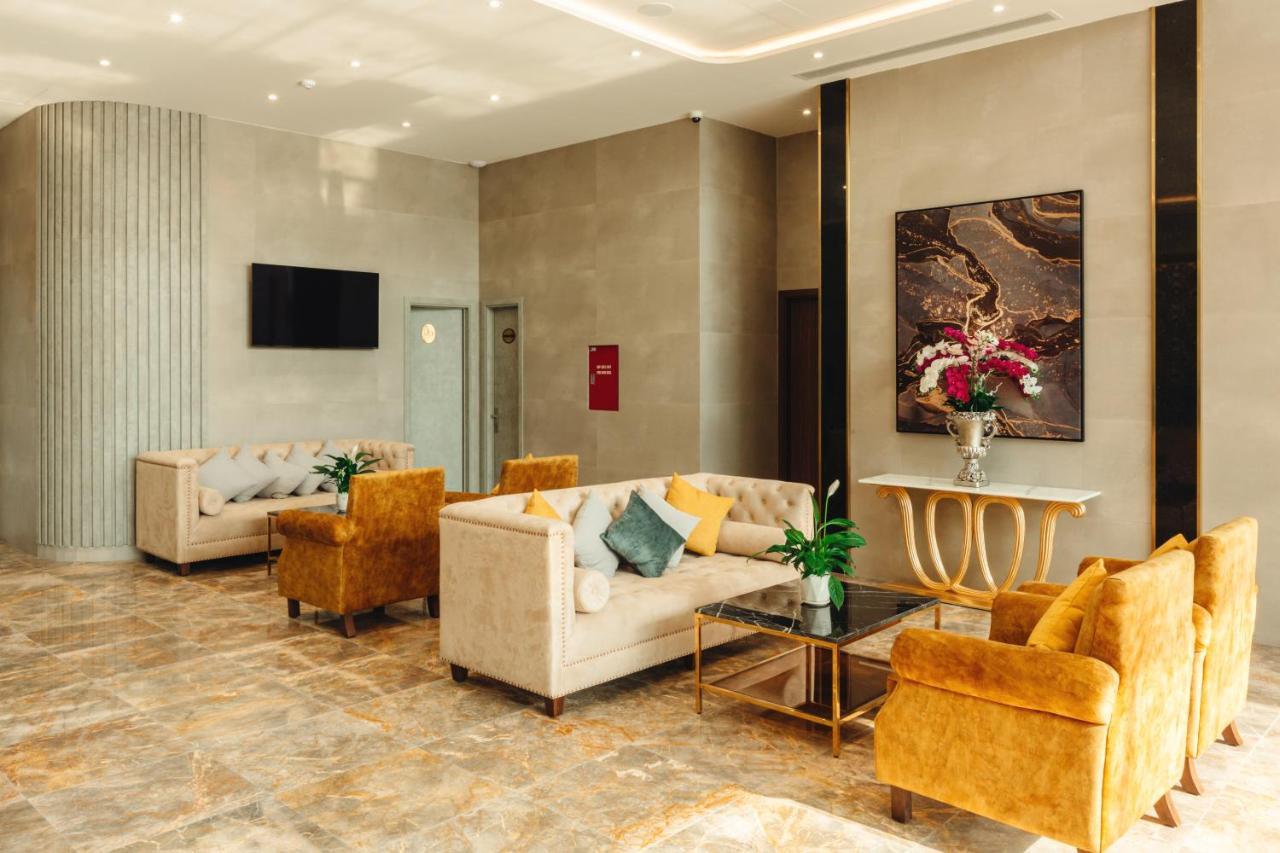 Phu Thang Grand Hotel Duc Hoa Bagian luar foto