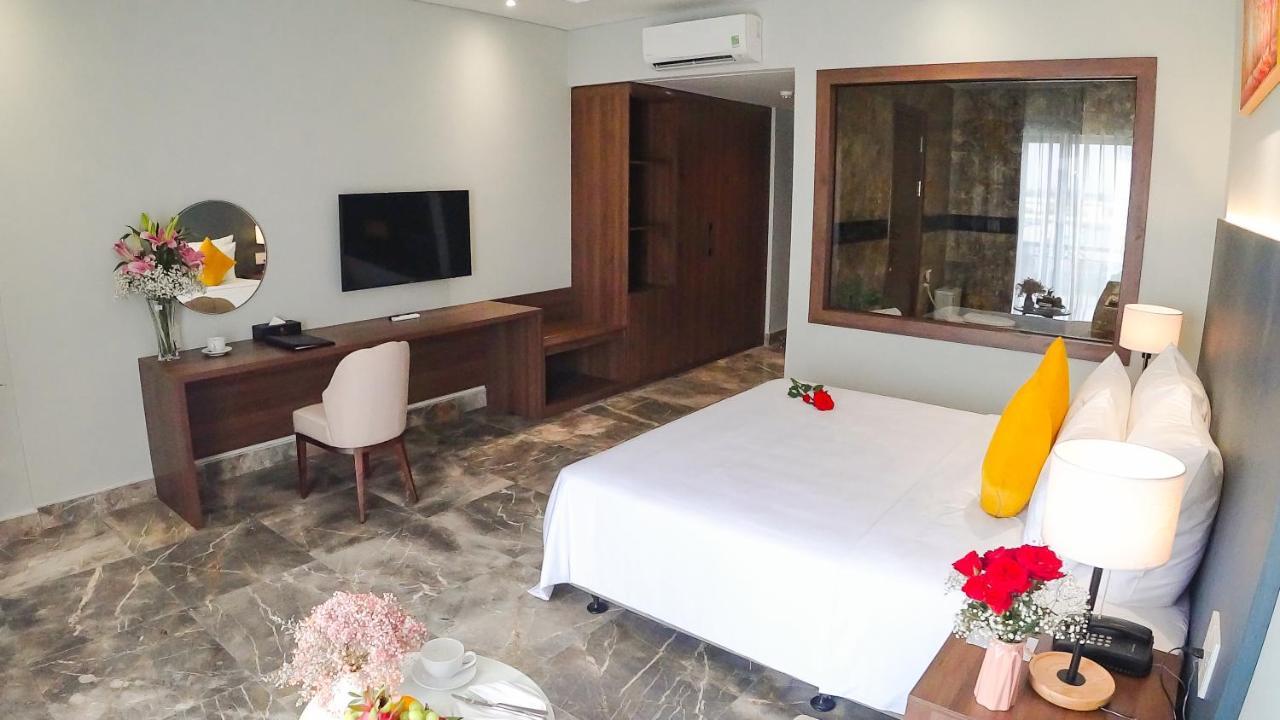 Phu Thang Grand Hotel Duc Hoa Bagian luar foto