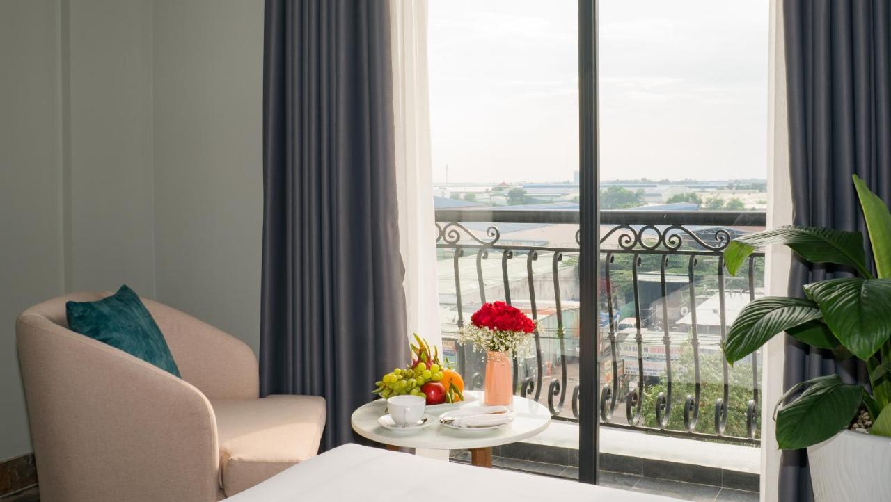 Phu Thang Grand Hotel Duc Hoa Bagian luar foto