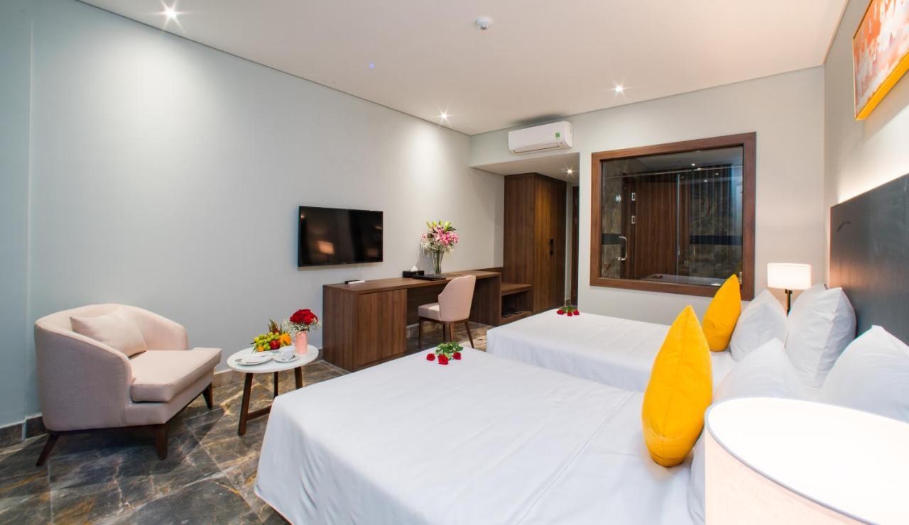 Phu Thang Grand Hotel Duc Hoa Bagian luar foto