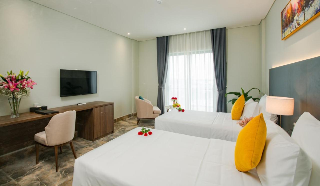 Phu Thang Grand Hotel Duc Hoa Bagian luar foto