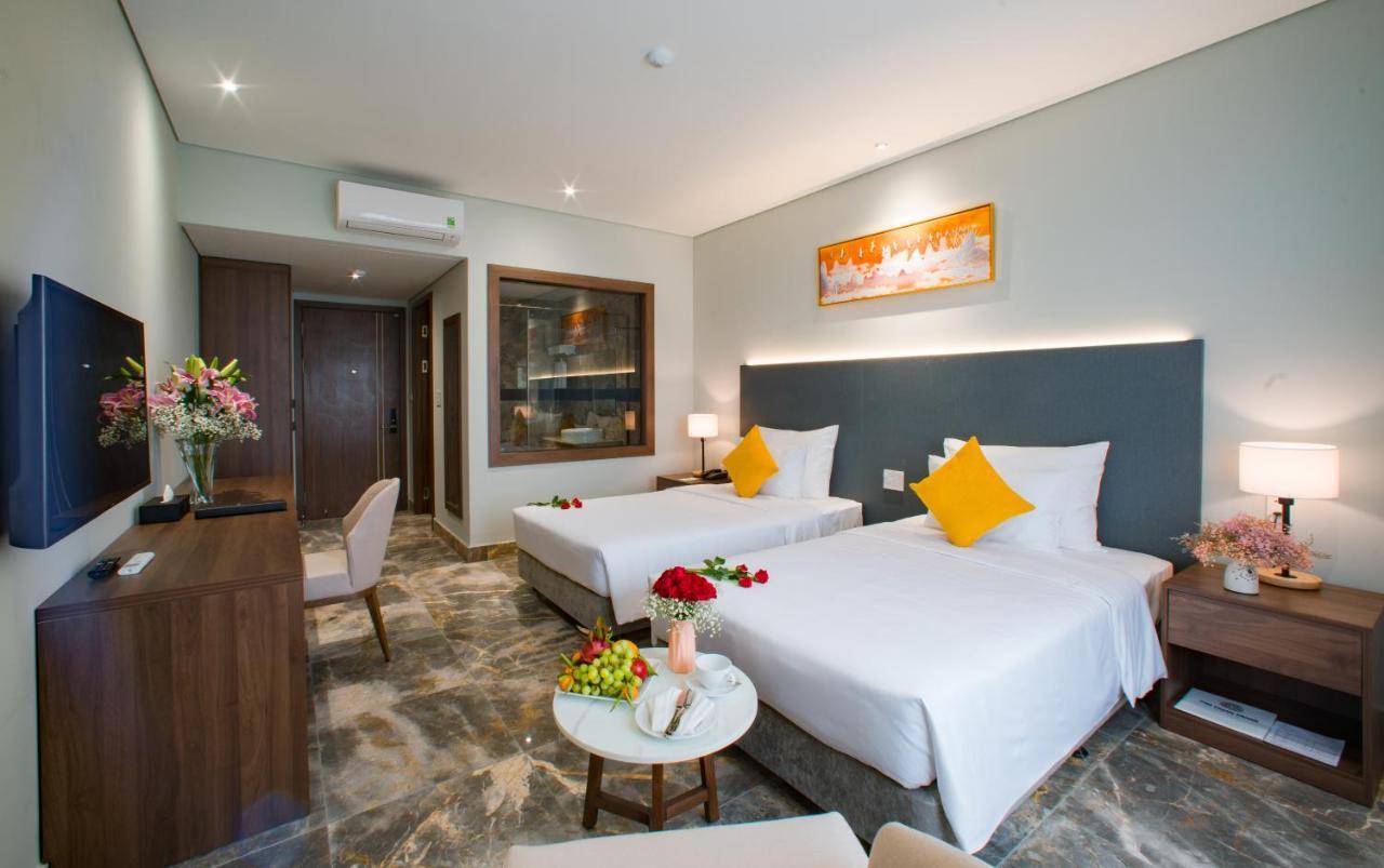Phu Thang Grand Hotel Duc Hoa Bagian luar foto