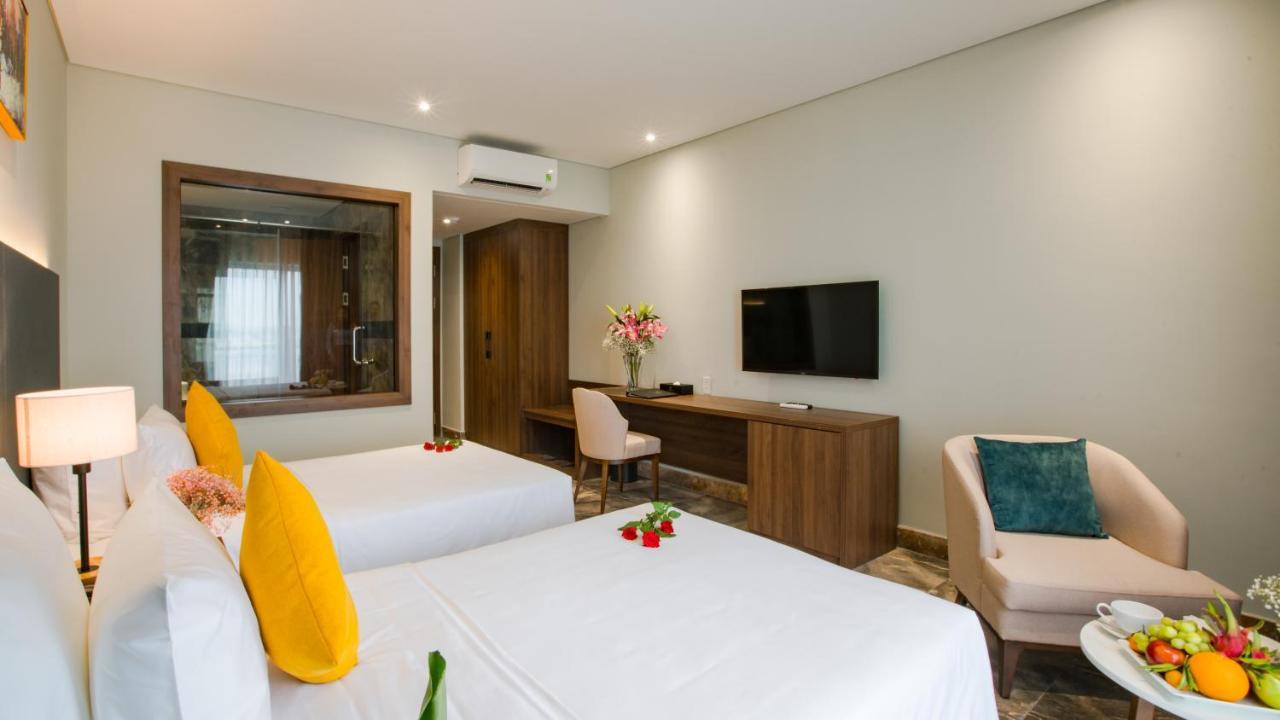 Phu Thang Grand Hotel Duc Hoa Bagian luar foto