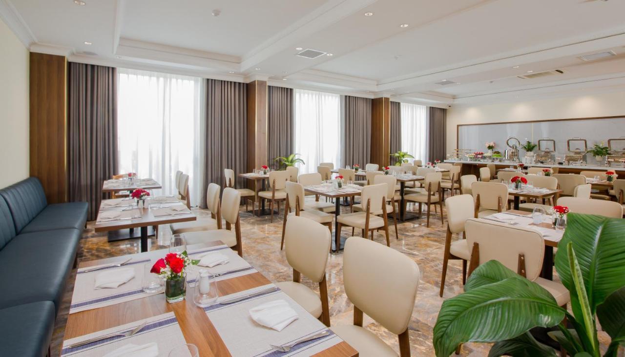 Phu Thang Grand Hotel Duc Hoa Bagian luar foto