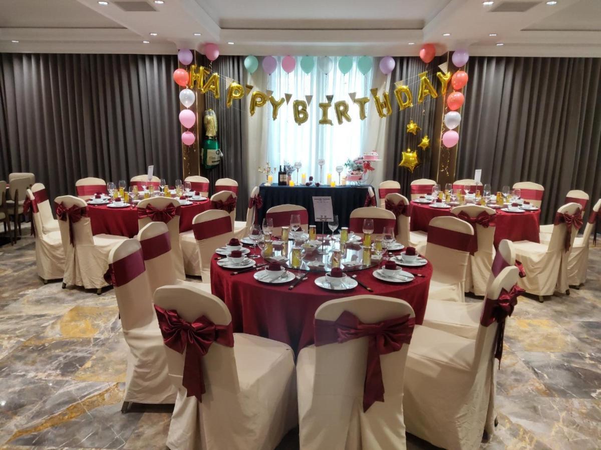 Phu Thang Grand Hotel Duc Hoa Bagian luar foto