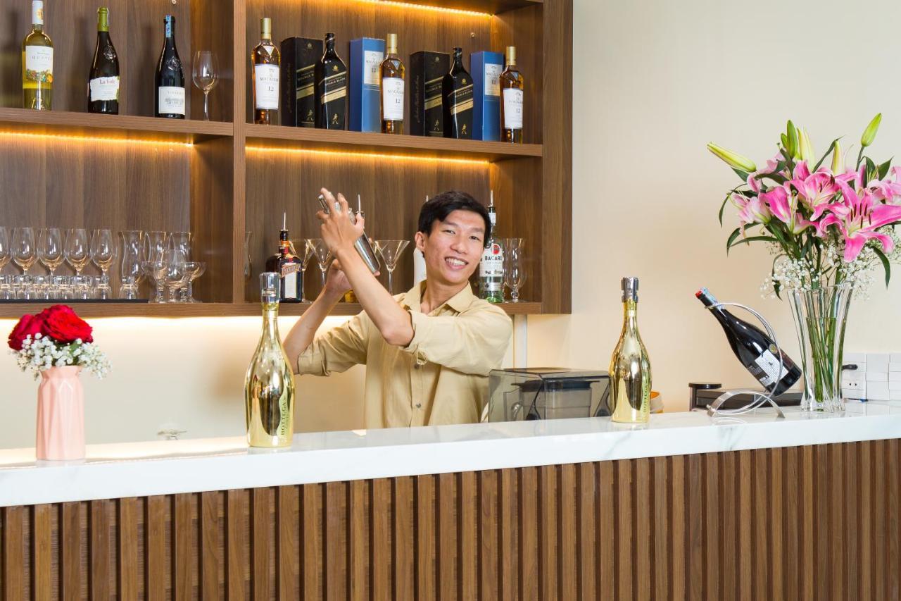 Phu Thang Grand Hotel Duc Hoa Bagian luar foto
