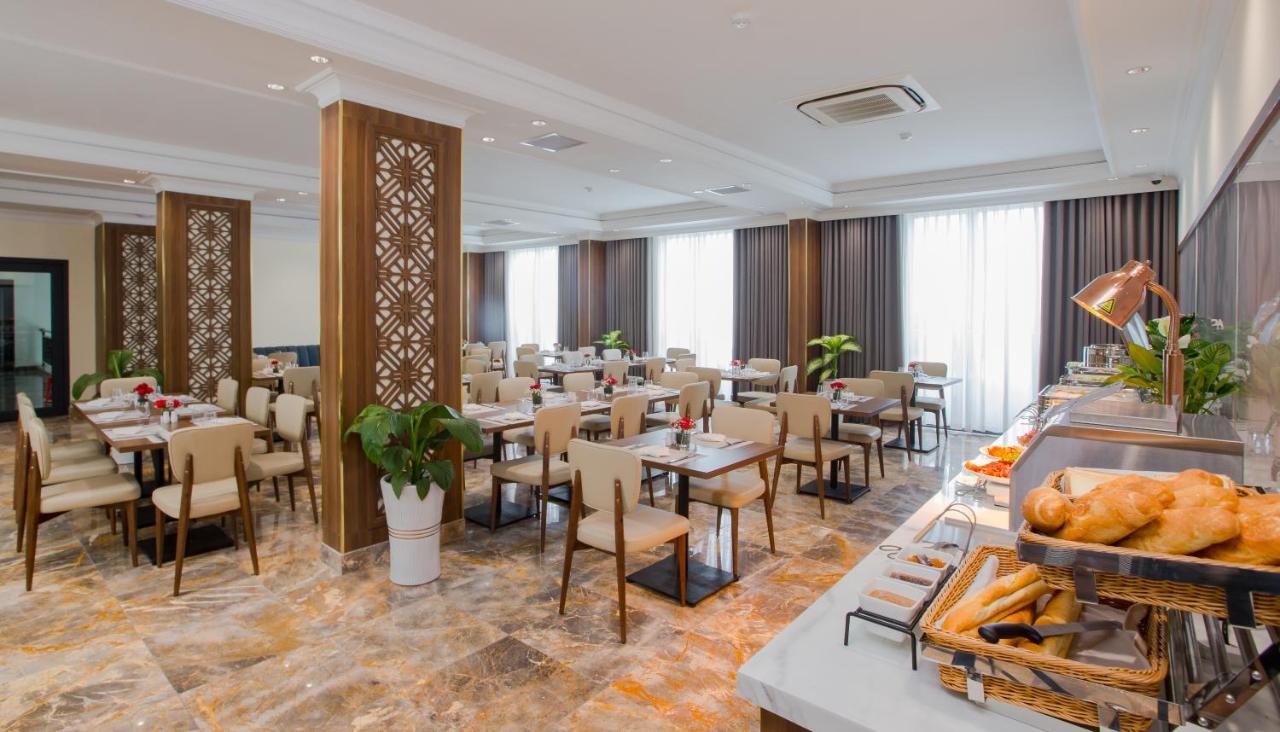 Phu Thang Grand Hotel Duc Hoa Bagian luar foto